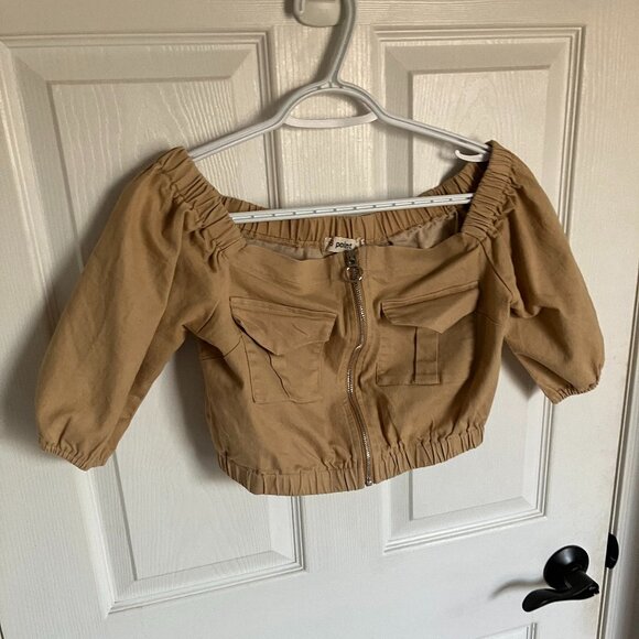 36 Point 5 Zip-Up Crop Size: Medium - Picture 2 of 4